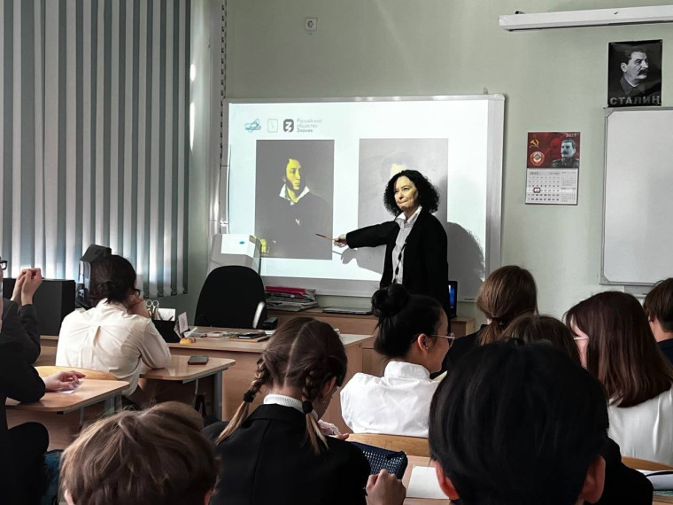 "Учëные - в школы".